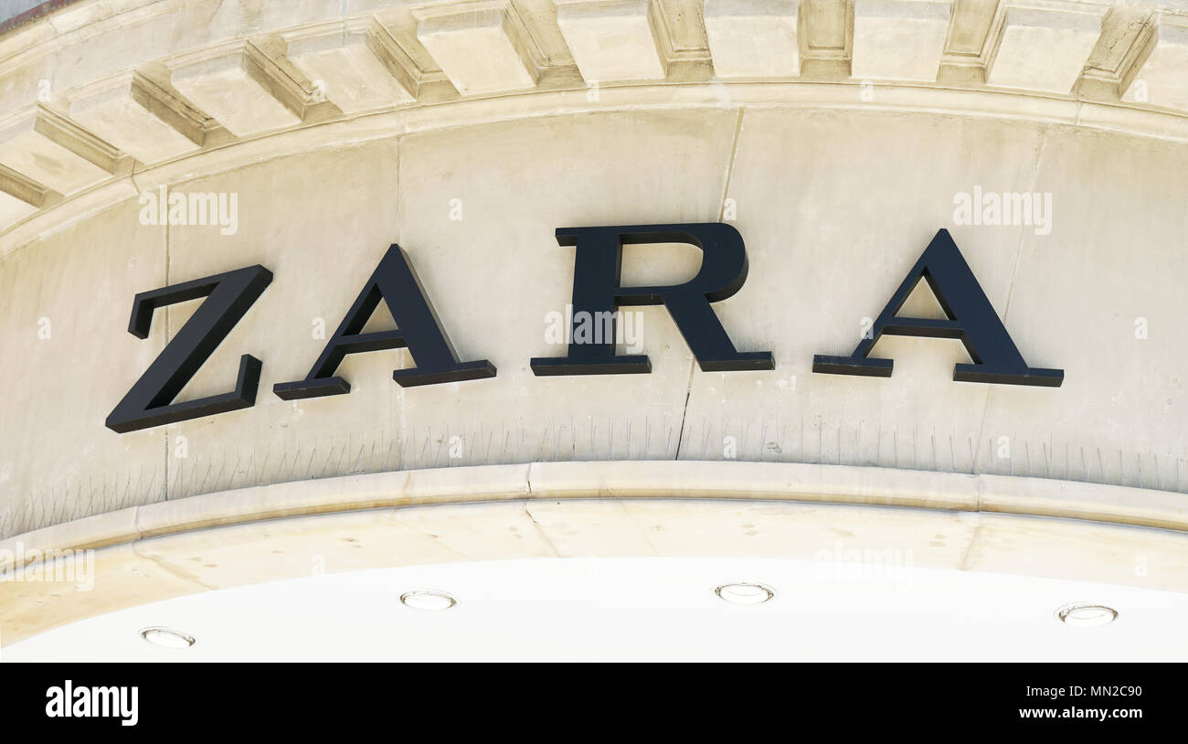 Hannover, Deutschland - Mai 7, 2018: Zara logo Zeichen auf der Fassade der  lokalen Shop von schnell Spanisch Fashion Retail Chain Company  Stockfotografie - Alamy