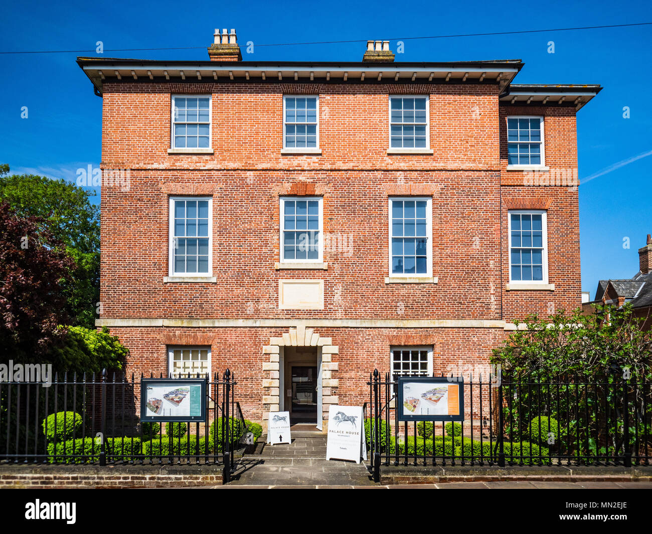 Palace House, National Heritage Center für Pferderennen & Sport Kunst, Newmarket. Teil von Charles II's sporting Palace (Arch: William Samwell 1671). Stockfoto