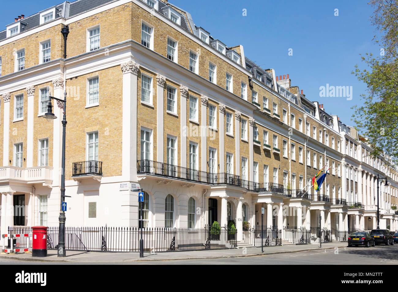 Im klassischen Stil Reihenhäuser, Eaton Square, Belgravia, Westminster, London, England, Vereinigtes Königreich Stockfoto