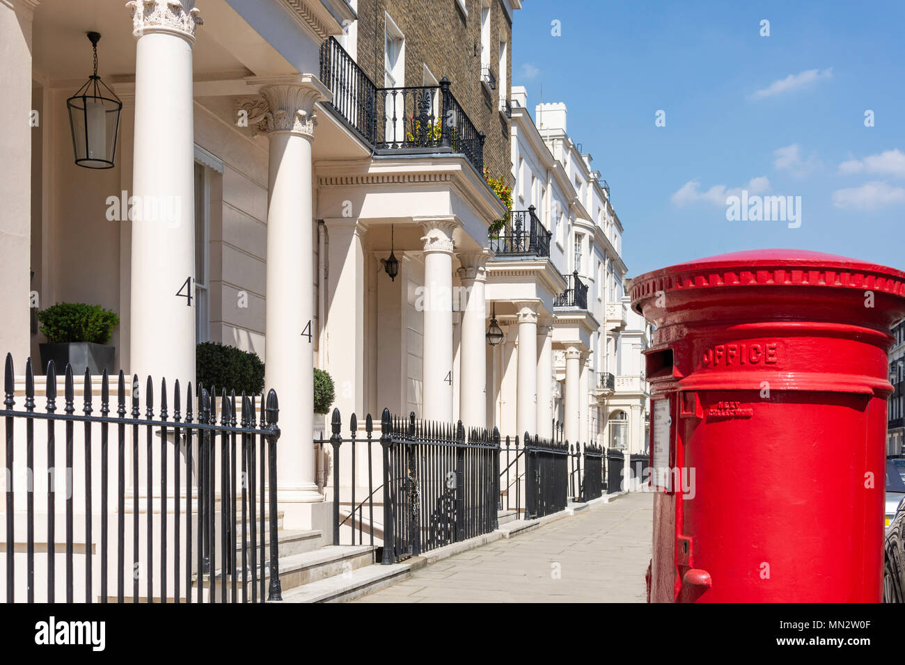 Klassischen Stil Reihenhäuser, Eaton Place, Belgravia, Westminster, London, England, Vereinigtes Königreich Stockfoto