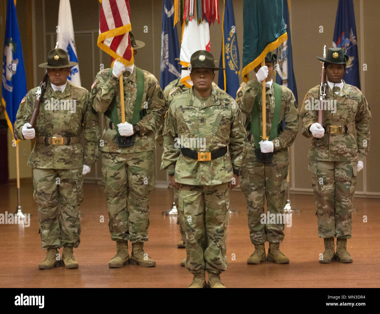 Us Army Drill Sergeant Academy Fotos Und Bildmaterial In Hoher