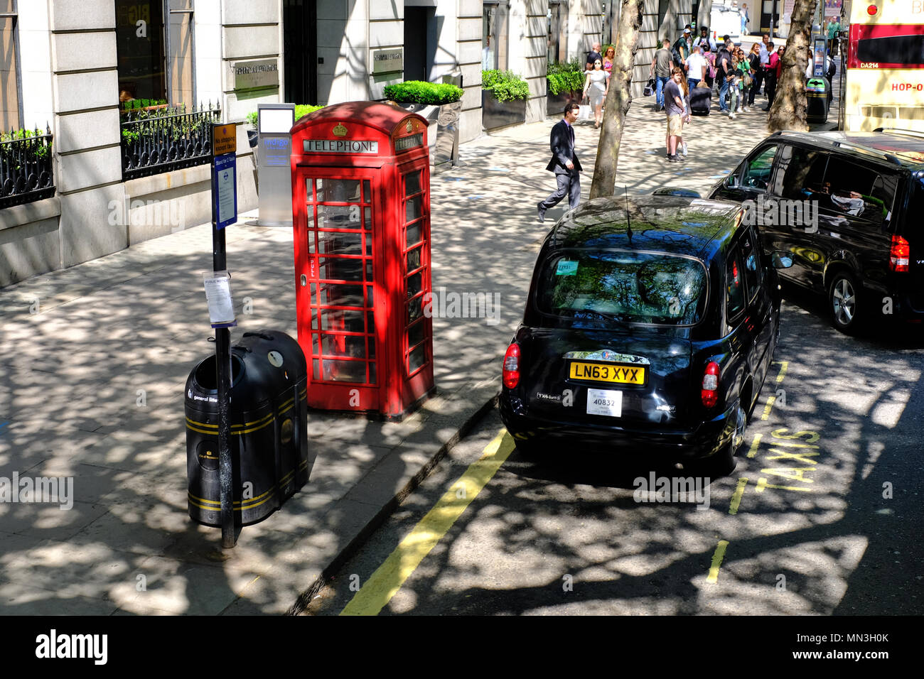 Traditionelle rote Telefonzelle Aldwych - London Stockfoto