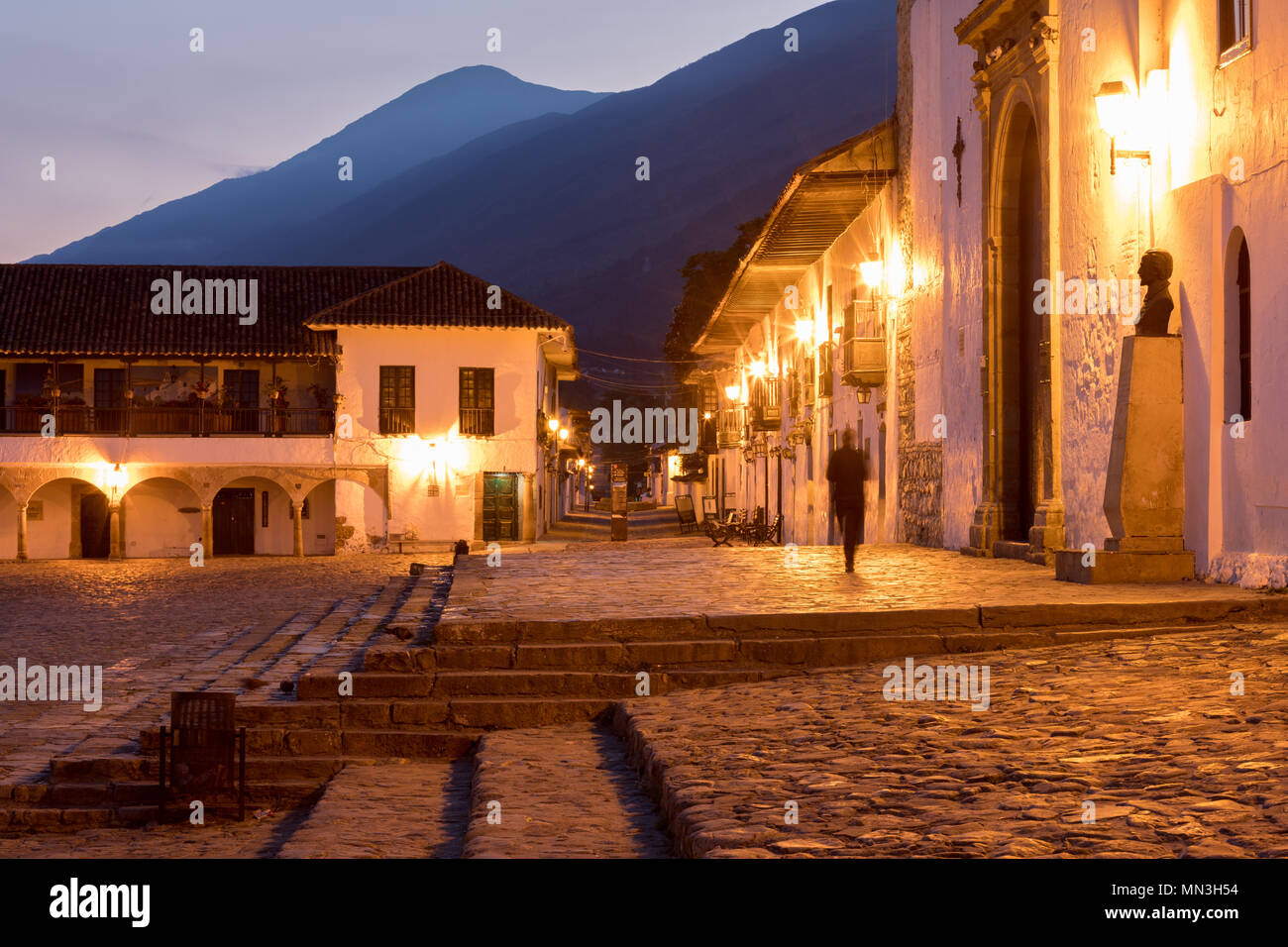 Plaza Mayor in der Morgendämmerung, Villa de Leyva, Boyacá, Kolumbien Stockfoto