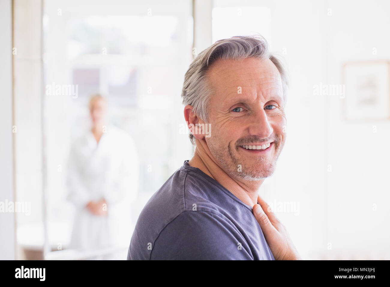 Porträt Lächeln, zuversichtlich reifer Mann Stockfoto