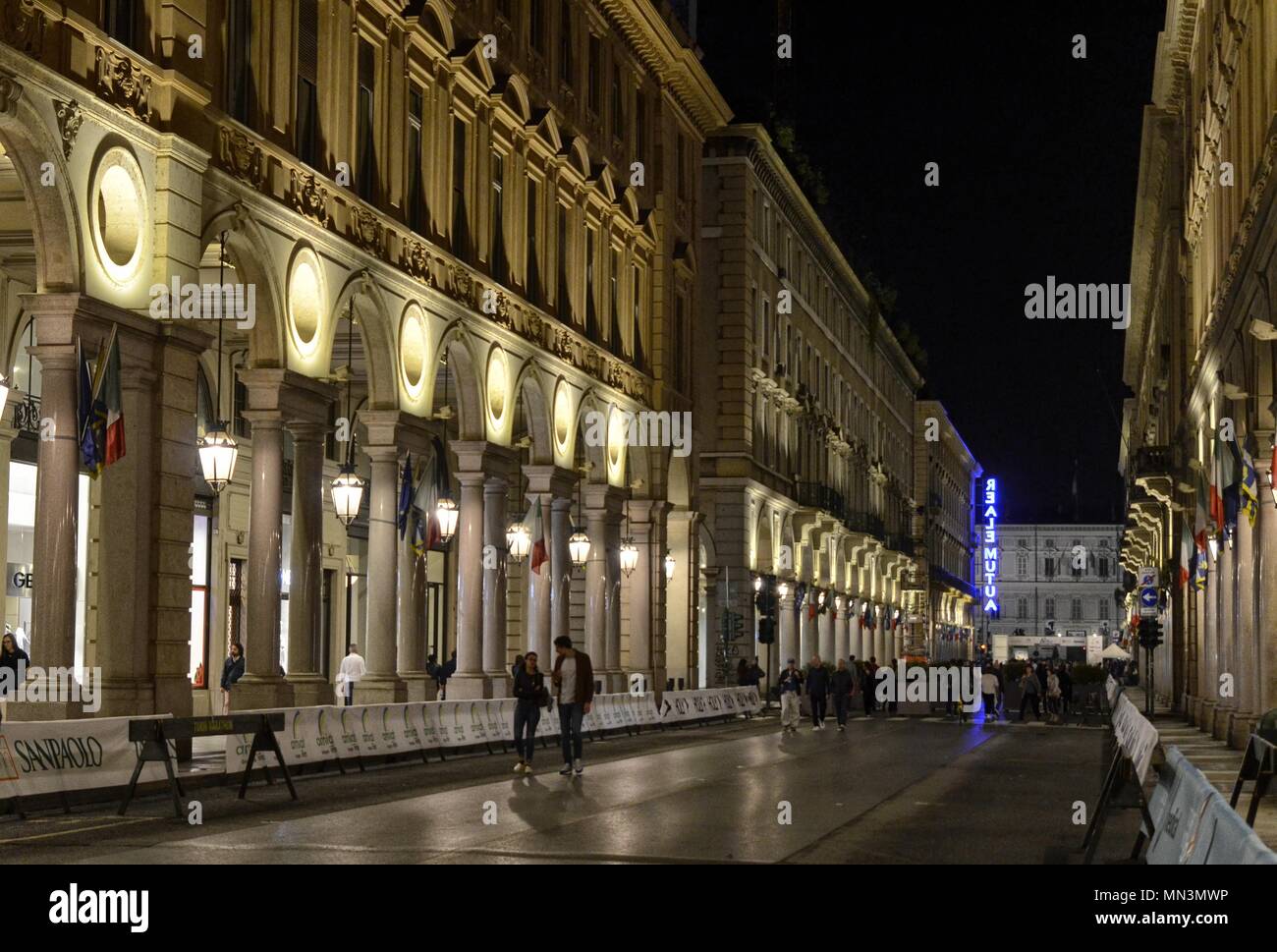 Turin, Piemont, Italien. 12. Mai 2018. Via Roma fotografiert in Richtung Piazza Castello. Am folgenden Morgen die tratorino' Fuß Rennen dauert Stockfoto