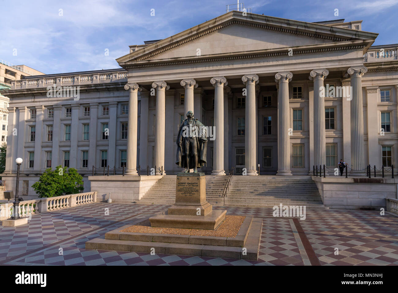 Statue von Albert Gallatin, Finanzminister, Finanzministerium, Washington DC, USA, Nordamerika Stockfoto