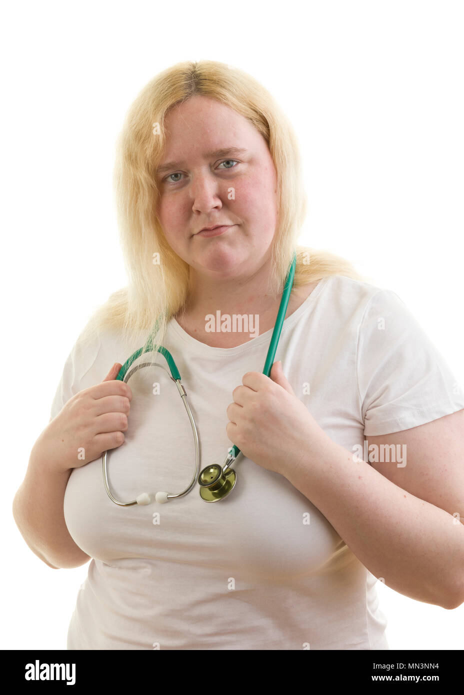 Junge kaukasier blond weiblich Frau mit stetoscope Schlingen um den Hals auf weißem Hintergrund Model Release: Ja. Property Release: Nein. Stockfoto