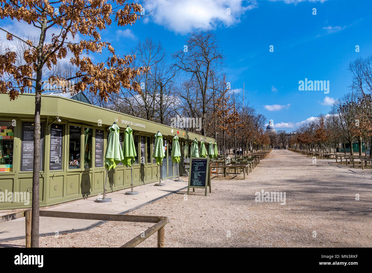 Le Comptoir du Luxembourg im Winter auf dem Gelände des Jardin du Luxembourg, Paris, Frankreich Stockfoto