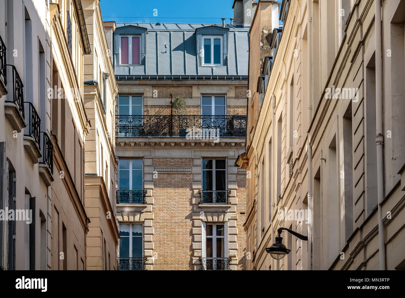 Rue du Canivet, eine sehr kleine Straße im 6. arrondissement von Paris, nur 45 m Länge Stockfoto