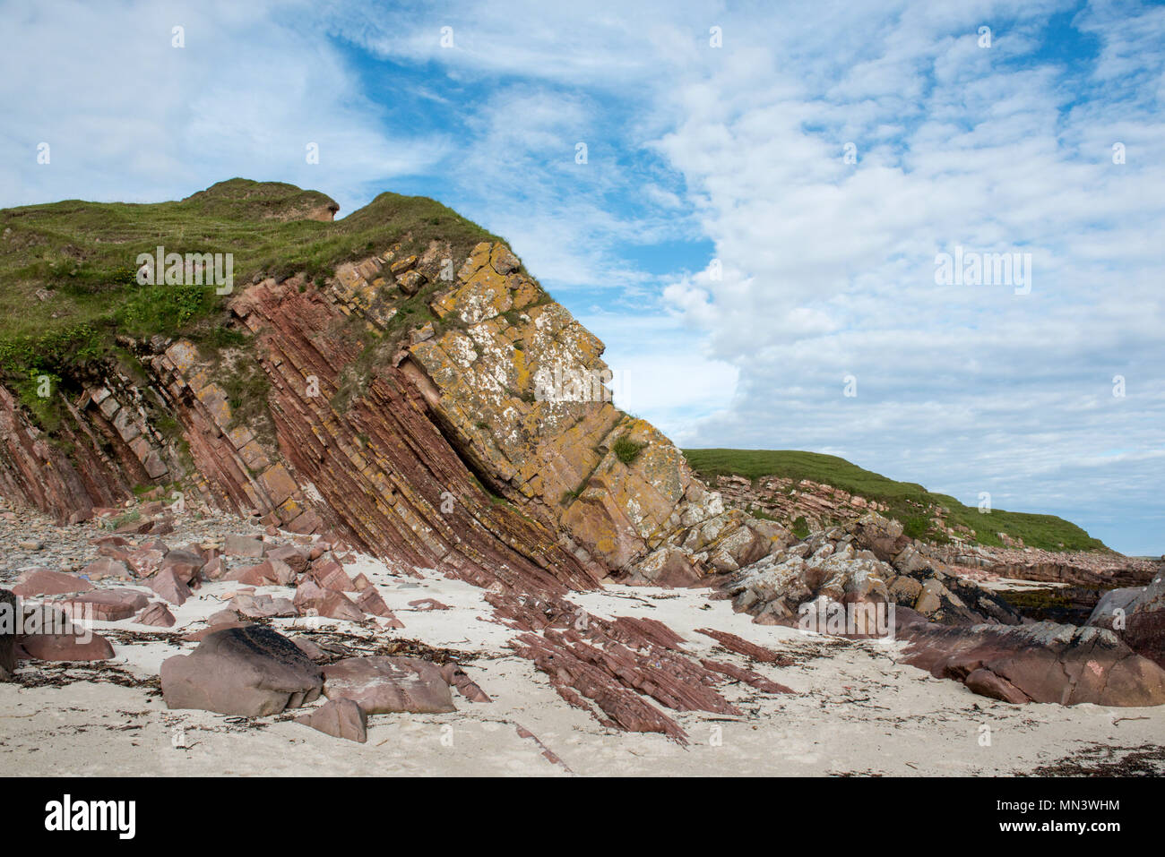 Freiliegende Gesteinsschichten an Sannick Bay, John O'Groats, Caithness, Highlands, Schottland. Stockfoto