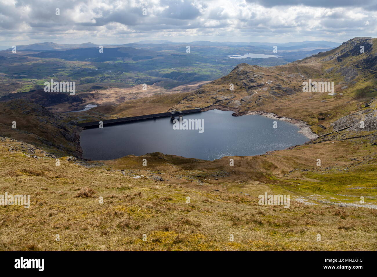 Llyn Stwlan den oberen Stausee der Ffestiniog Hydro Electric pump storage Station sitzen in der Nähe der Gipfel der Moelwyn Mawr und Moelwyn Bach Stockfoto