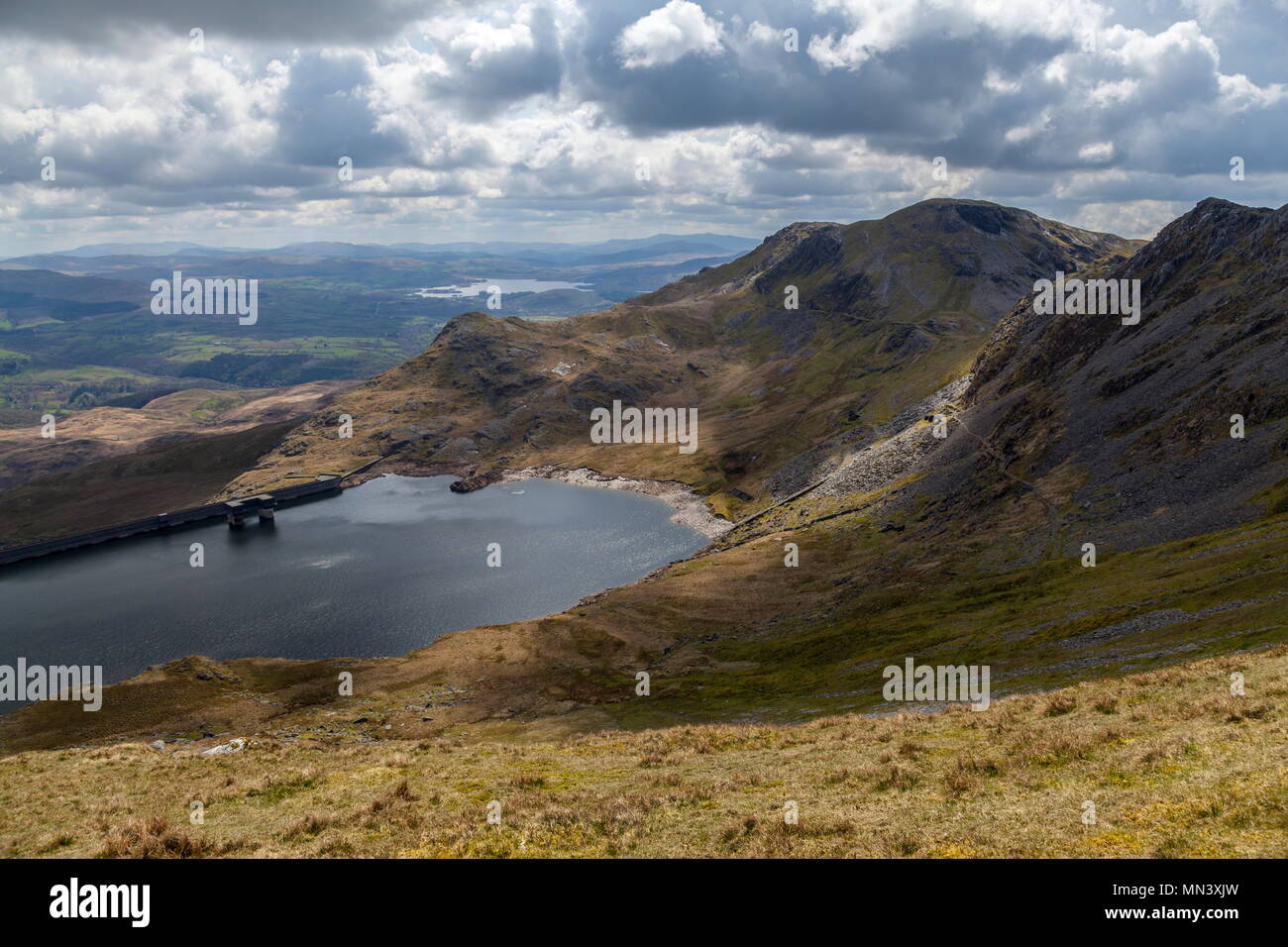 Llyn Stwlan den oberen Stausee der Ffestiniog Hydro Electric pump storage Station sitzen in der Nähe der Gipfel der Moelwyn Mawr und Moelwyn Bach Stockfoto