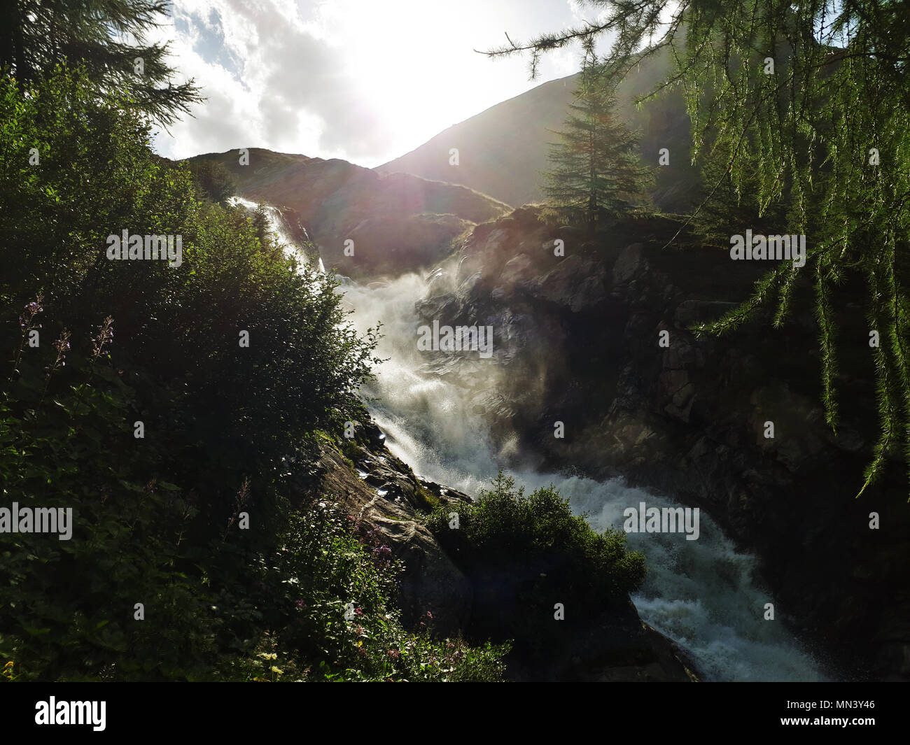 Wasserfall am Ende eines Gletschers Stockfoto