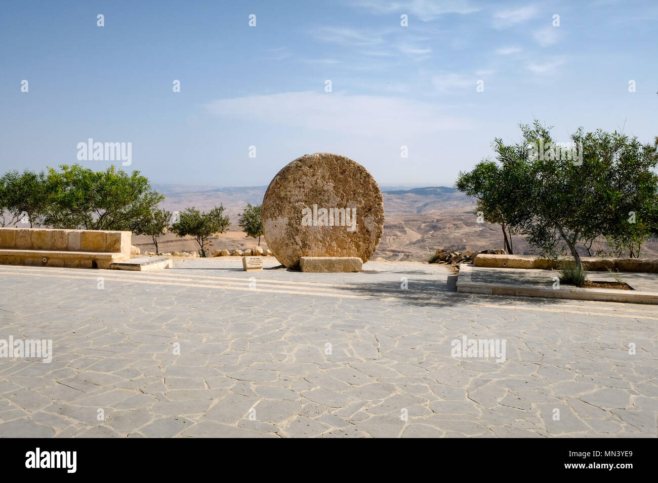 Die Abu Türe Stein verwendet als Tür zum byzantinischen Kloster am Berg Nebo Stockfoto