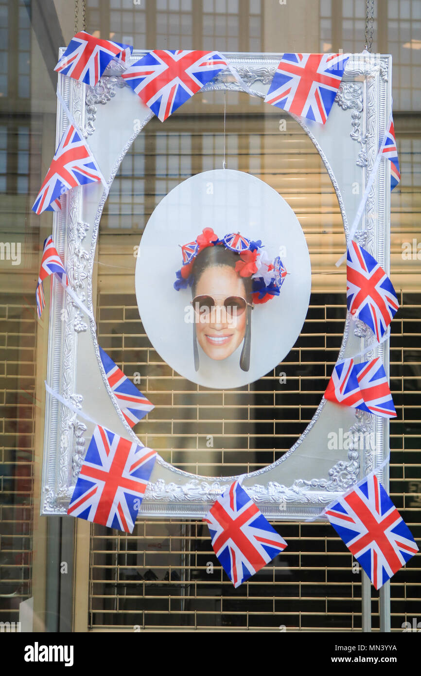 London, Großbritannien. 14. Mai 2018. Ein Porträt von Meghan Markle Sonnenbrille tragen wird im Fenster eines Londoner Optiker angezeigt als die königliche Hochzeit mania die Hauptstadt fegt mit ein paar Tage, bis Prinz Harry heiratet ist Verlobter Meghan Markle im Windsor Kapelle am 19. Mai die großen Menschenmassen und weltweit die Aufmerksamkeit der Medien Credit: Amer ghazzal/Alamy Leben Nachrichten erwartet wird Stockfoto