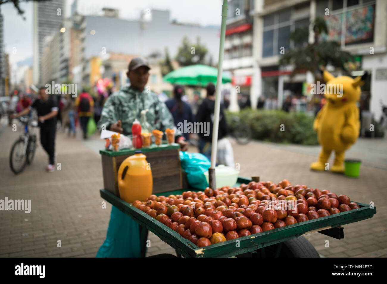 Obst für den Verkauf in der Plaza de Bolivar, Bogota, Kolumbien Stockfoto