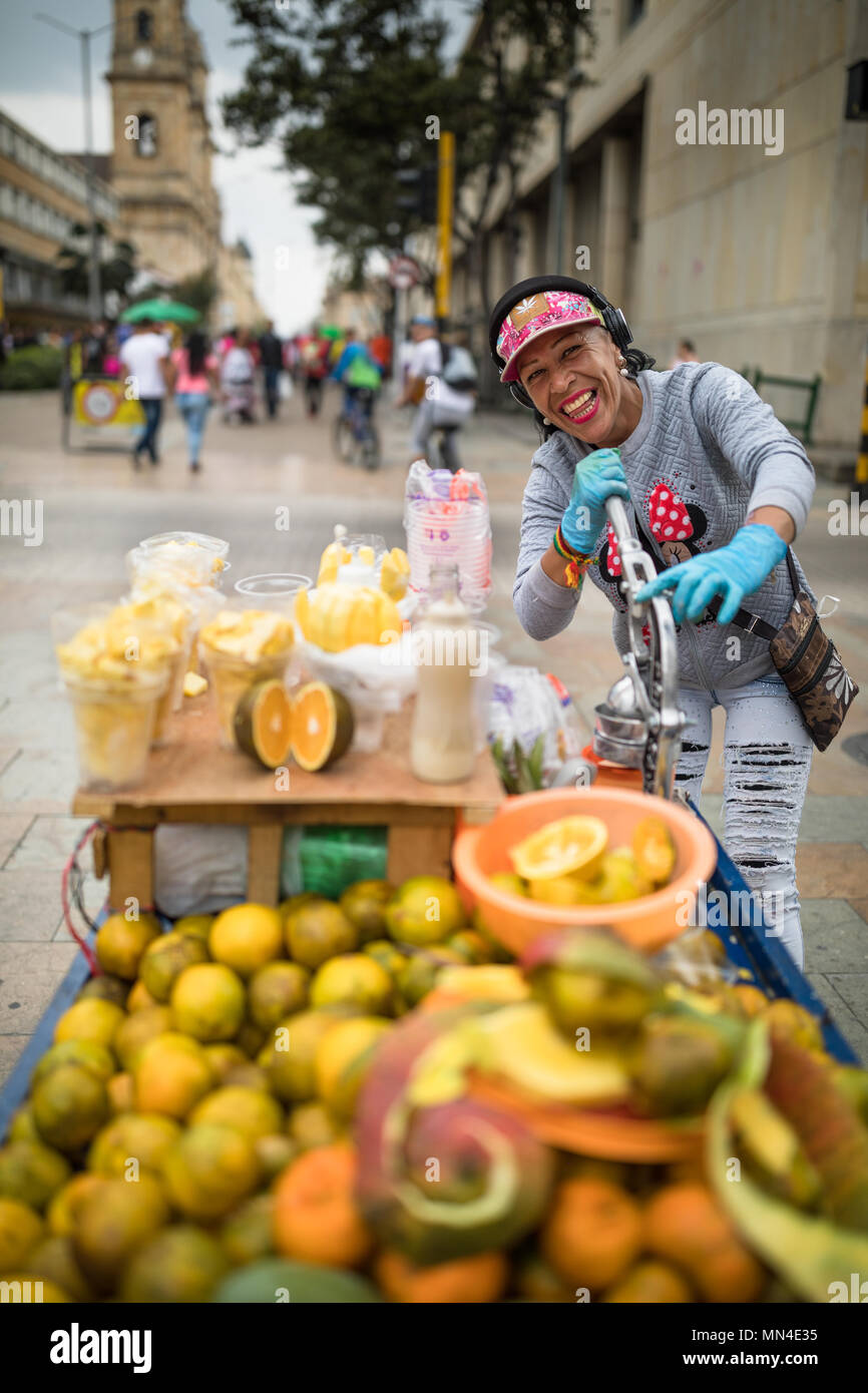 Obst für den Verkauf in der Plaza de Bolivar, Bogota, Kolumbien Stockfoto