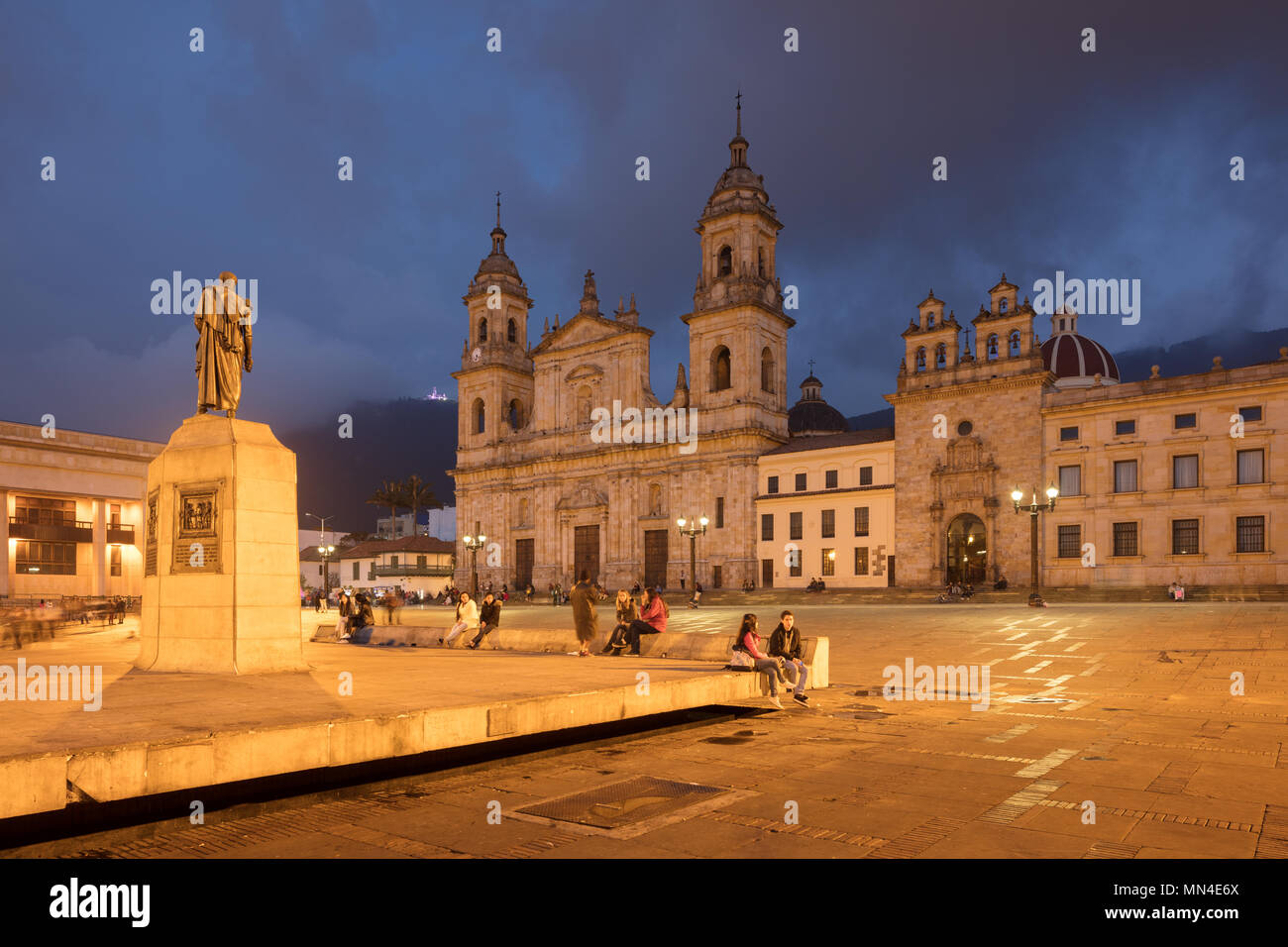 Plaza de Bolivar in der Dämmerung, Bogota, Kolumbien, Südamerika Stockfoto
