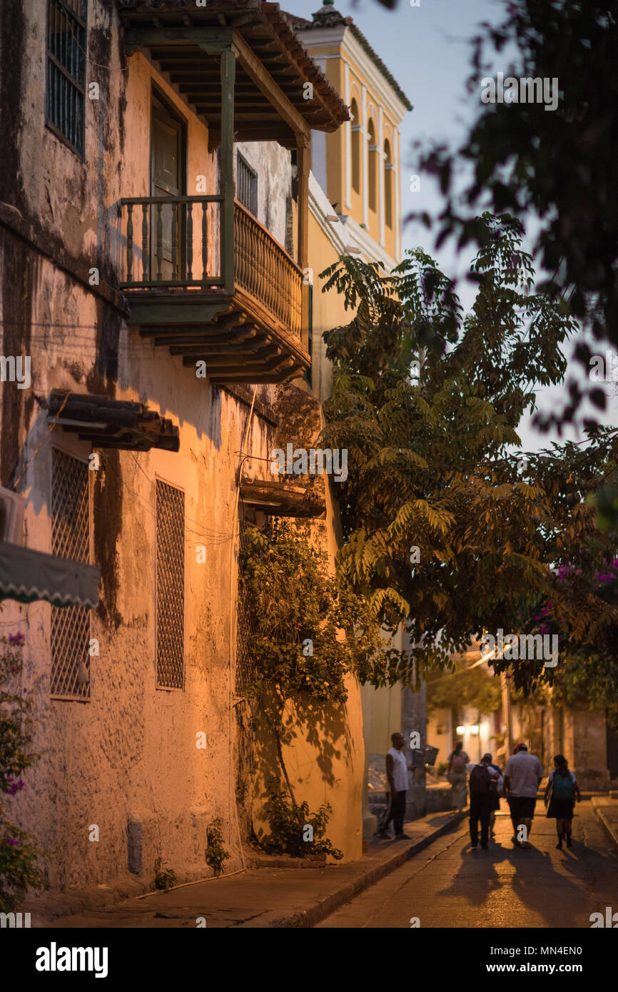 Die Straßen von Getsemani in der Morgendämmerung, Cartagena, Kolumbien Stockfoto