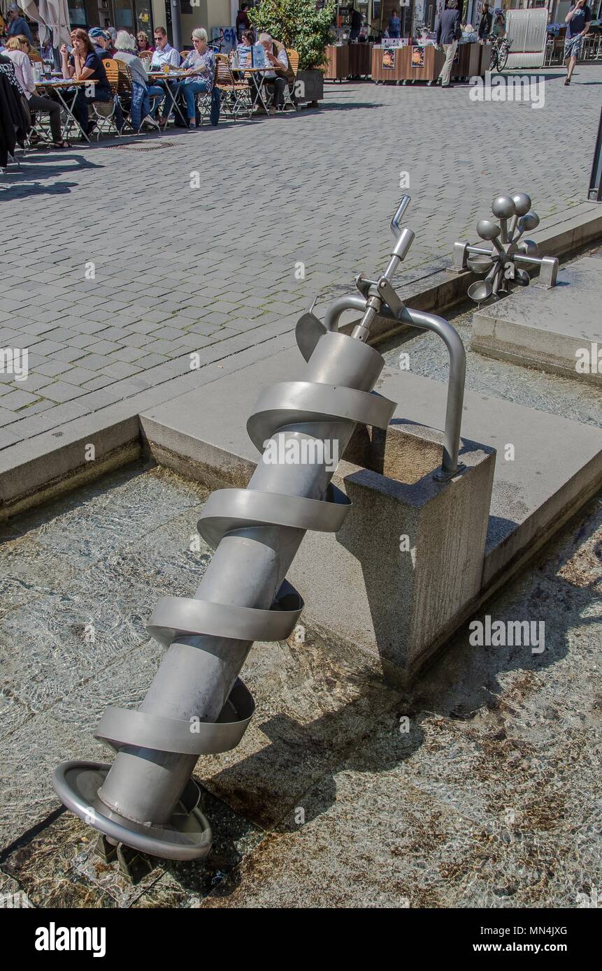 Der Archimedischen Schraube Schraube oder Pumpe, ist eine Maschine, die historisch für die Übertragung von Wasser aus einem tief liegenden Körper von Wasser in bewässerungsgräben verwendet. Stockfoto