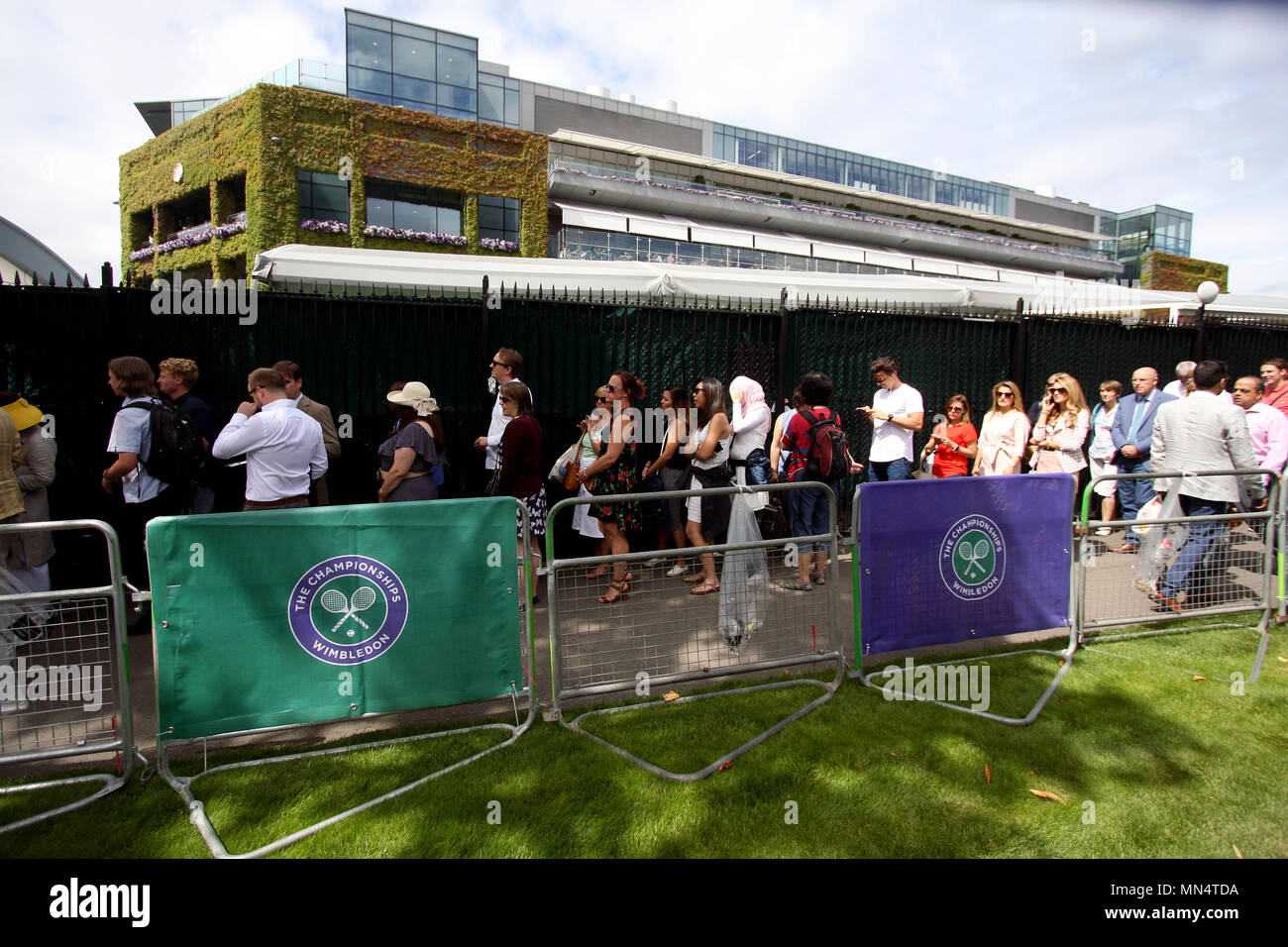 London, 3 Juli, 2017 - Wimbledon: Leute in der Warteschlange für Wimbledon tickets am ersten Tag des Spiels. Stockfoto