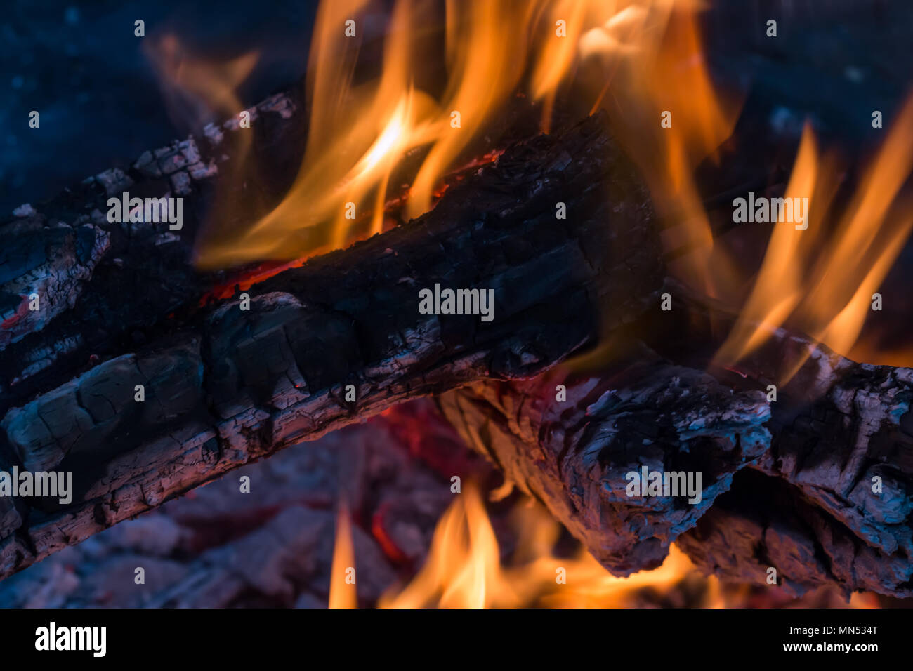 Brennen Lagerfeuer Glut (heisse Kohle) close-up Stockfoto