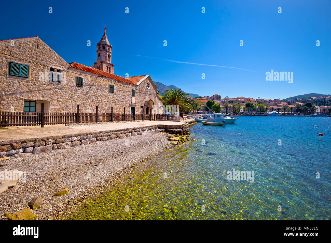 Cavtat Strand und Meer Blick auf die Kirche, Dalmatien Region von Kroatien Stockfoto Cavtat Strand und Meer Blick auf die Kirche, Dalmatien Region von Kroatien Stockfoto