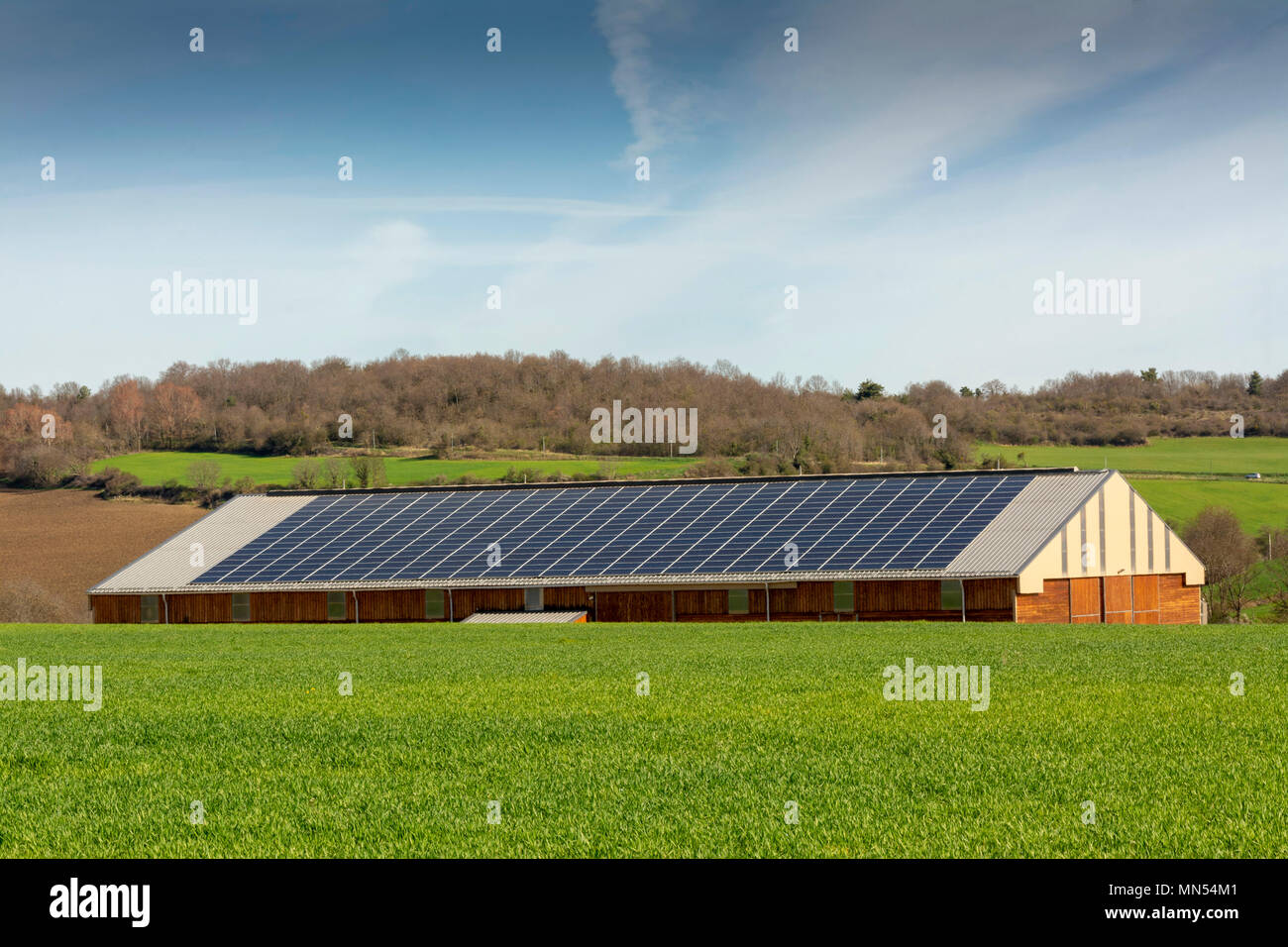 Limagne Ebene. Solar Scheune mit Strom versorgt. Puy-de-Dome. Der Auvergne. Frankreich Stockfoto