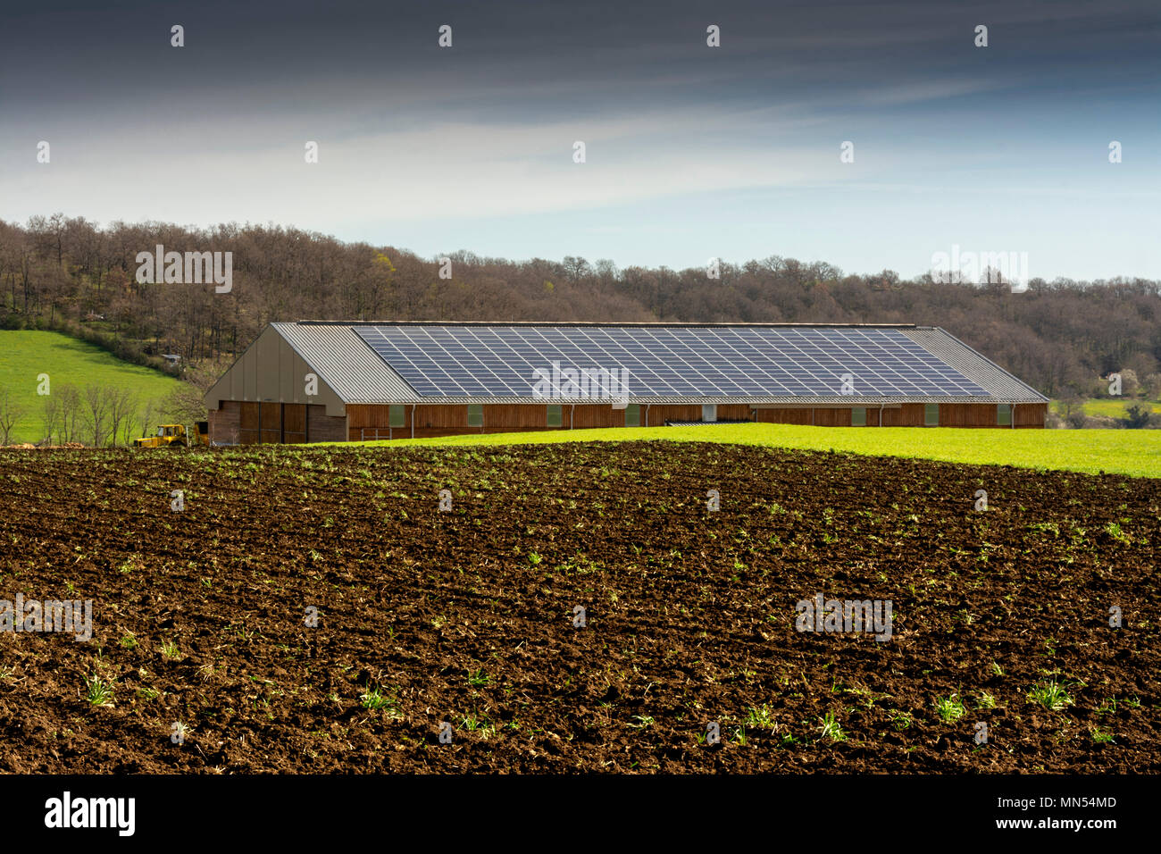 Limagne Ebene. Solar Scheune mit Strom versorgt. Puy-de-Dome. Der Auvergne. Frankreich Stockfoto