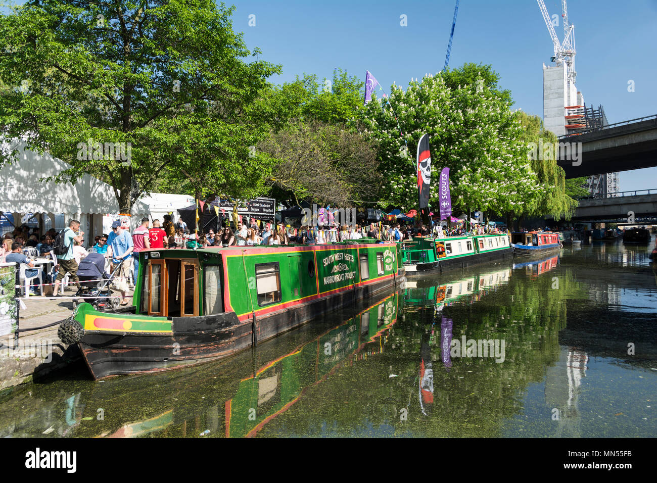 Bank Holiday Wochenende IWA Canalway Kavalkade Wasserstraßen Festival in London's Little Venice. Stockfoto