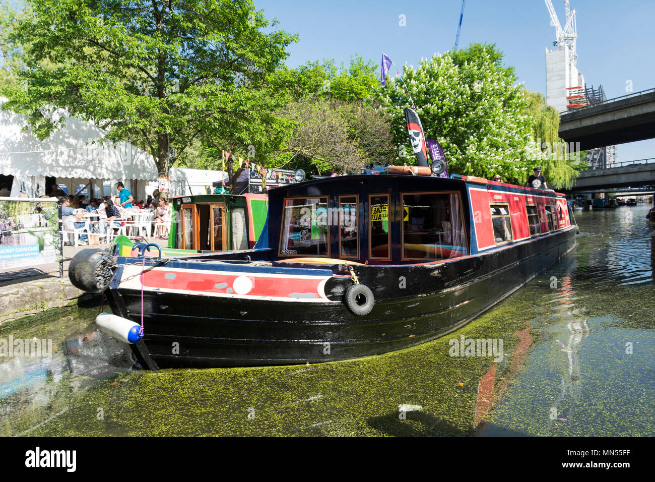 Bank Holiday Wochenende IWA Canalway Kavalkade Wasserstraßen Festival in London's Little Venice. Stockfoto