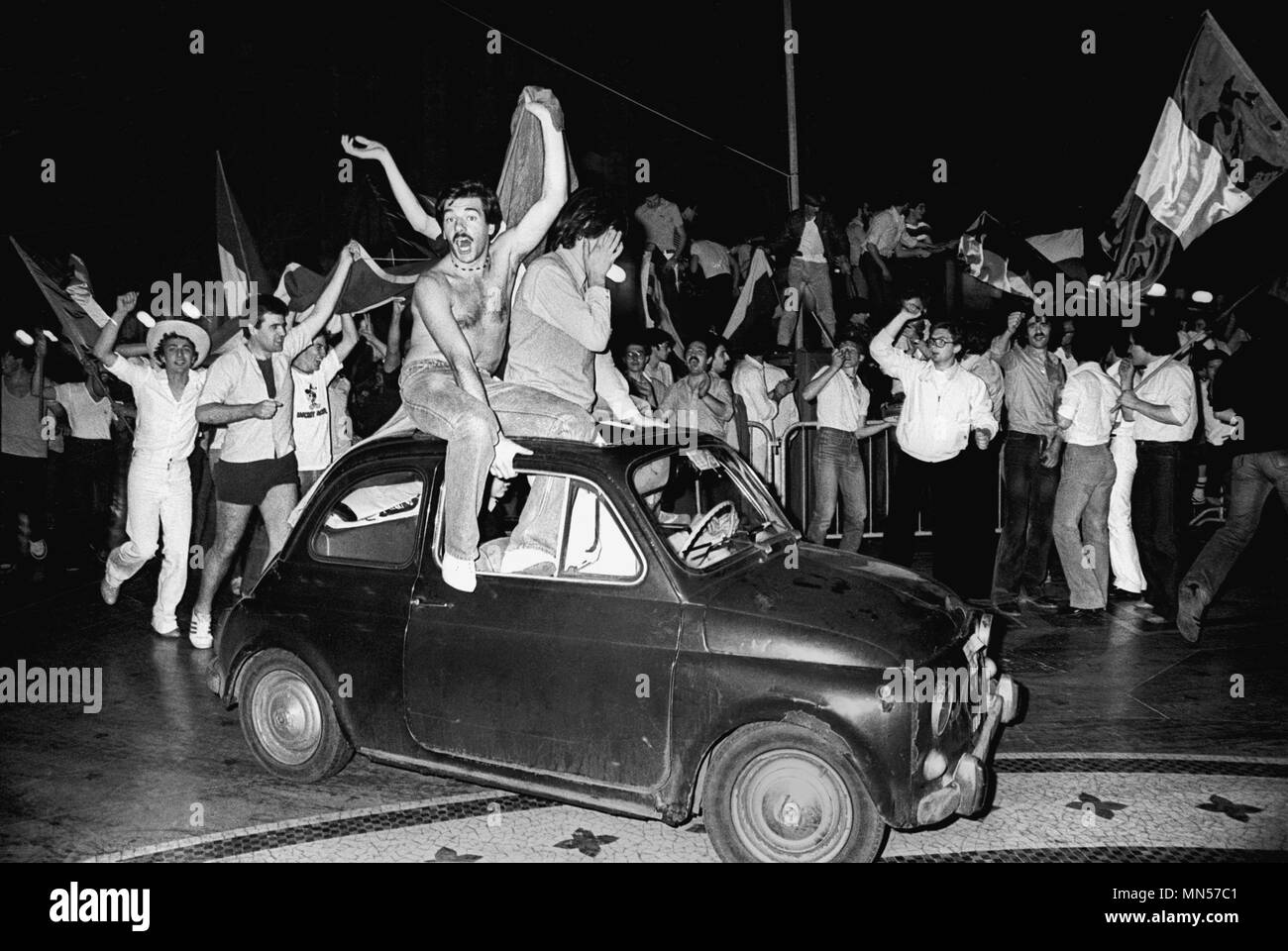 Mailand (Italien), Unterstützern feiern einen Sieg der italienischen Fußball-Nationalmannschaft während der Weltmeisterschaft 1978 Stockfoto