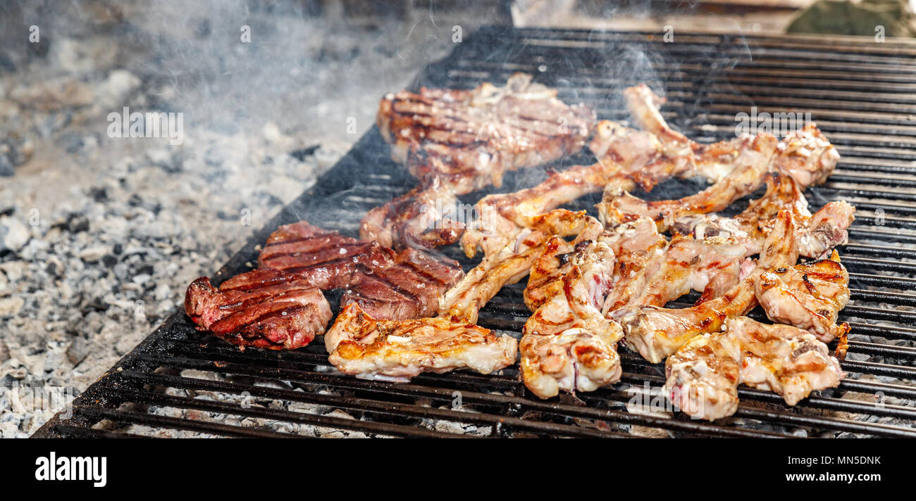 Ñamb Koteletts vom Grill Stockfoto