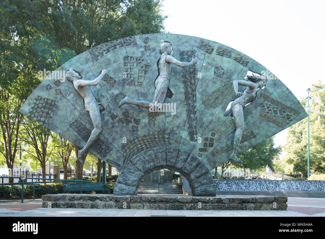 Olympic Skulptur an der Decke der Ursprünge, Centennial Park, Atlanta, Georgia Stockfoto