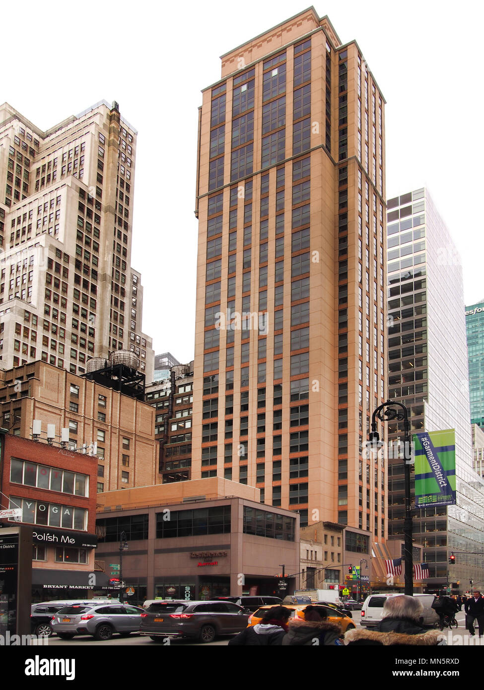 New York, New York, USA. Februar 1, 2018. Ausblick auf die West 38th und 6. Avenue in Manhattan midown an einem Wochentag nachmittags Stockfoto