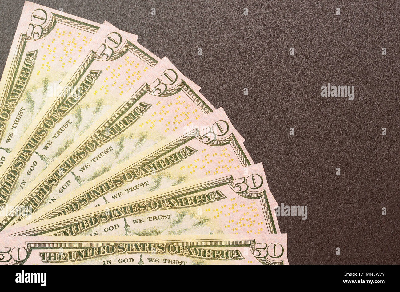 Hundert und fünfzig Dollar, Rechnungen, die in einem Ventilator verteilt Stockfoto