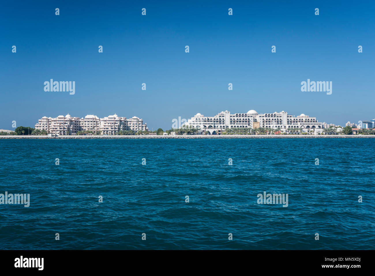 Das Jumeirah Zabeel Saray Hotel und Resort auf der Palm Jumeirah Inseln vor der Küste von Dubai, Vereinigte Arabische Emirate, Naher Osten. Stockfoto