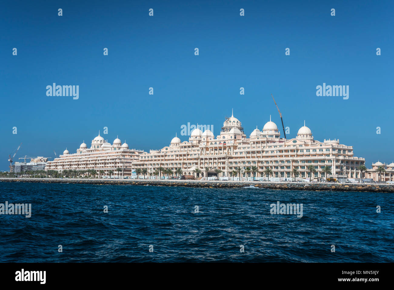 Das Kempinski Hotel und Residenzen auf der Palm Jumeirah Inseln vor der Küste von Dubai, Vereinigte Arabische Emirate, Naher Osten. Stockfoto