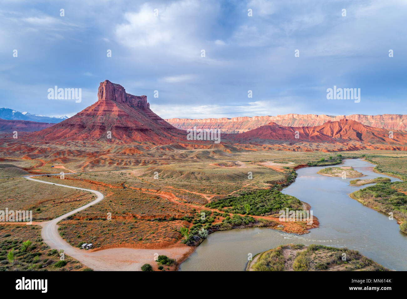Luftbild des Colorado River an der felsigen Schnelle über Moab, Utah Stockfoto