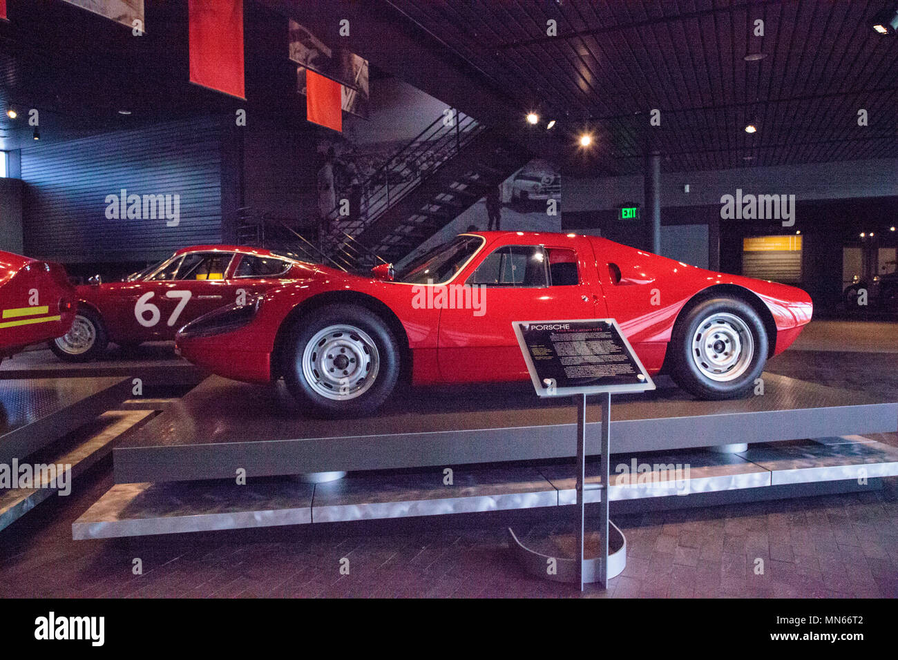 Naples, Florida, USA - Mai 5, 2018: Rot 1964 Porsche 904 Carrera GTS bei der Drehzahl Institut in Naples, Florida. Nur für den redaktionellen Gebrauch bestimmt. Stockfoto