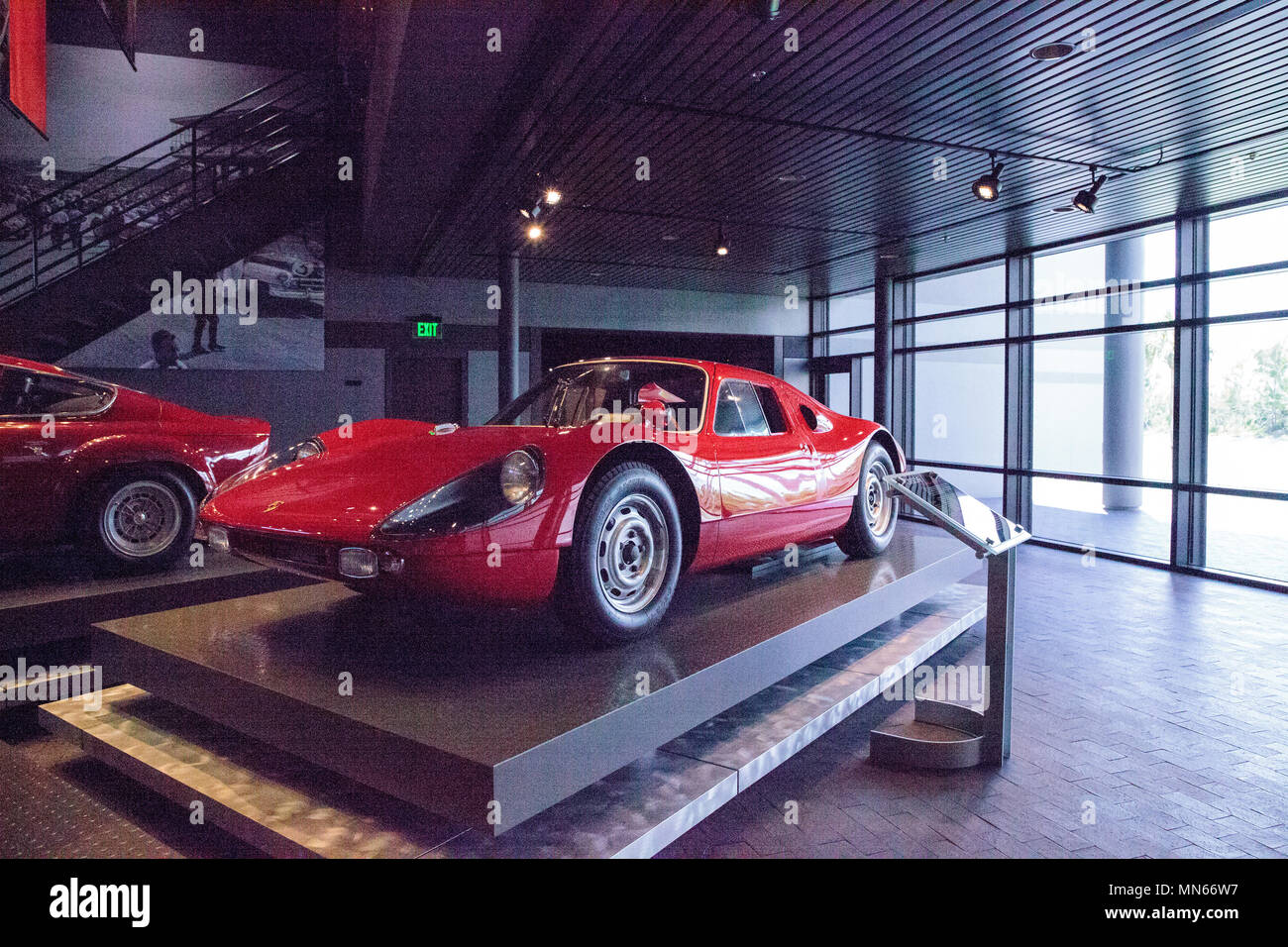 Naples, Florida, USA - Mai 5, 2018: Rot 1964 Porsche 904 Carrera GTS bei der Drehzahl Institut in Naples, Florida. Nur für den redaktionellen Gebrauch bestimmt. Stockfoto