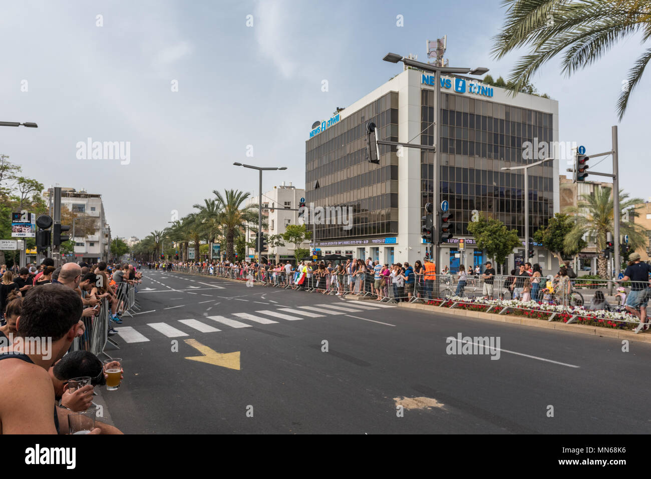 Israel, Tel Aviv-Yafo vom 5. Mai 2018: 2018 Giro d'Italia - Masse warten auf die Ankunft in Tel Aviv Stockfoto