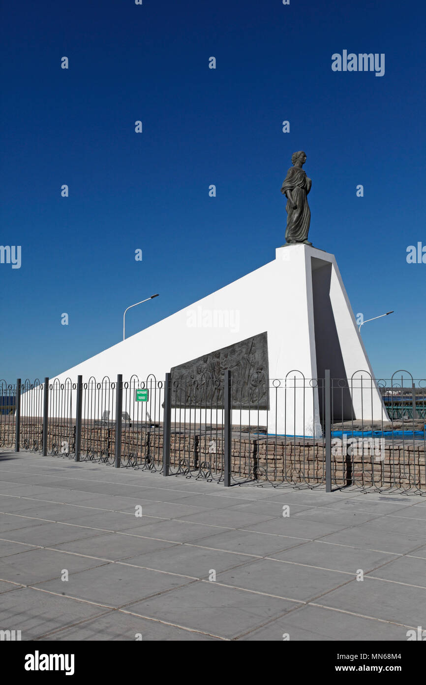 Puerto Madryn Strandpromenade. Statue auf die Walisische Einwanderer oder Siedler, die in Punta Cuevas im Mimosa gelandet. Argentinien, Patagonien Stockfoto