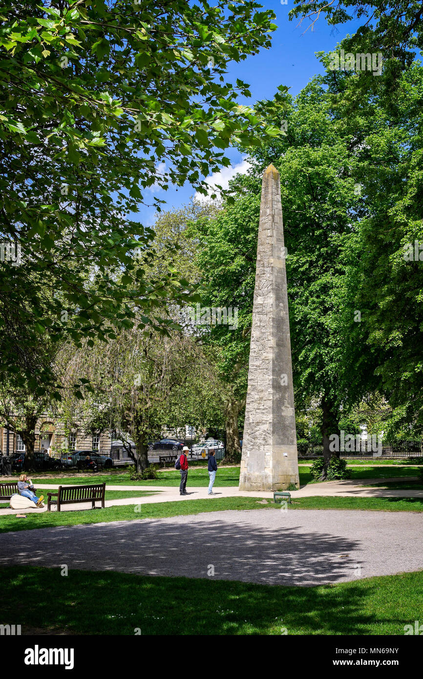 Der Obelisk in Queen Square Badewanne errichtet von Beau Nash in Bath, Somerset, Großbritannien am 13. Mai 2018 getroffen Stockfoto