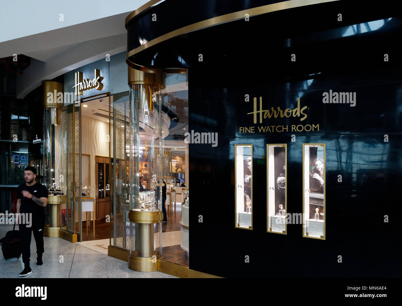 Der Harrod fine watch Zimmer am Flughafen London Heathrow Terminal 2 Stockfoto