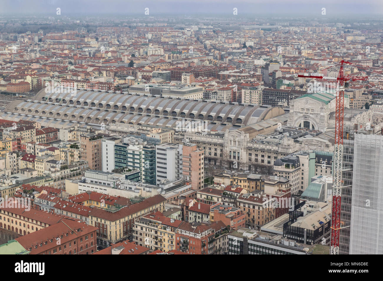 Panoramablick von der zentralen Station von der Terrasse eines Hochhauses, Mailand Italien Stockfoto