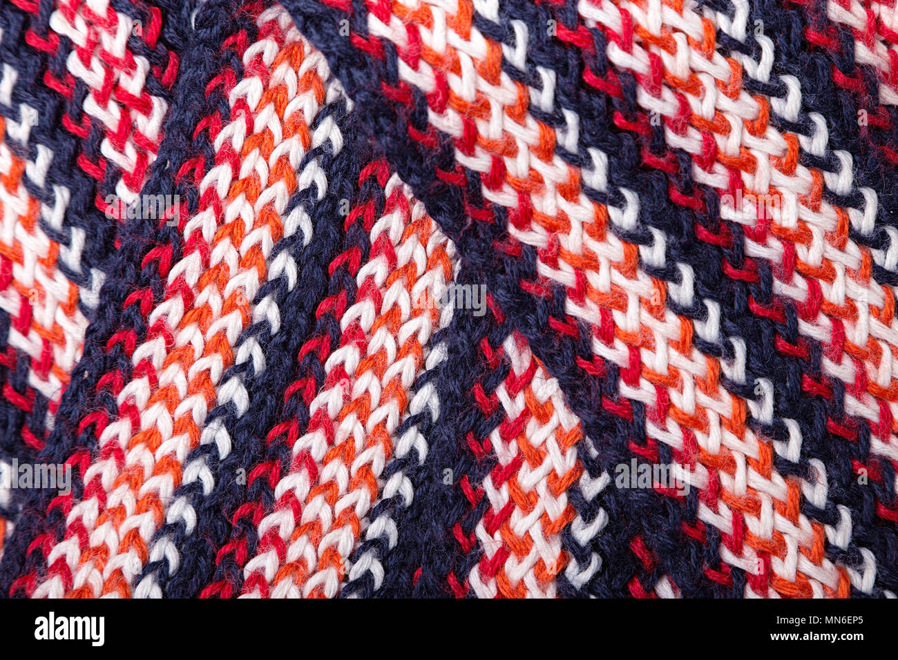 Gestrickte mehrfarbige Muster Winter warmer Schal oder Pullover Stockfoto