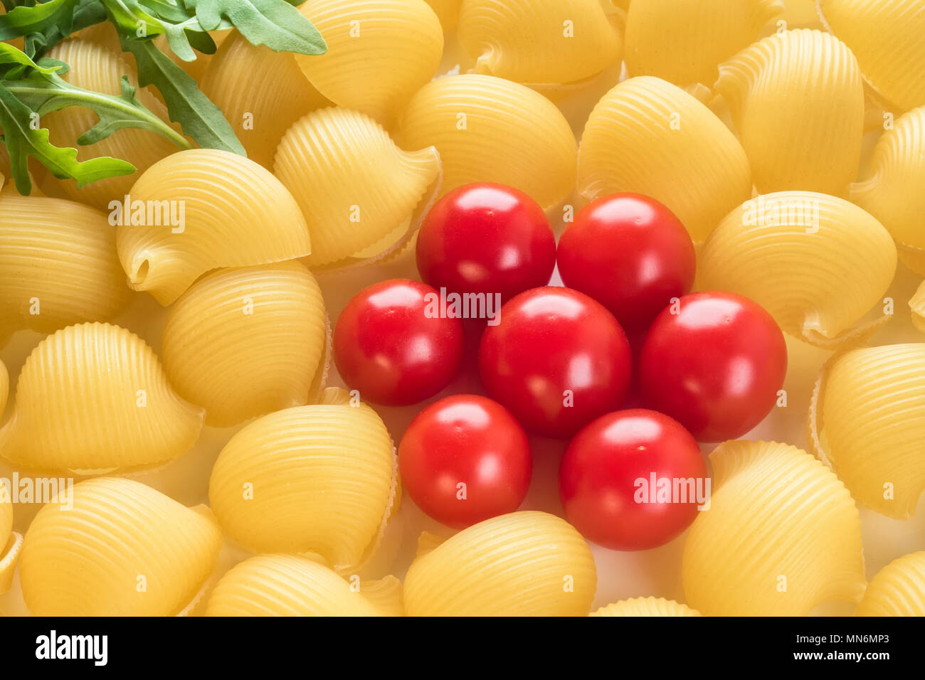 Essen Hintergrund ungekochtes Macaroni Lumaconi Stockfoto