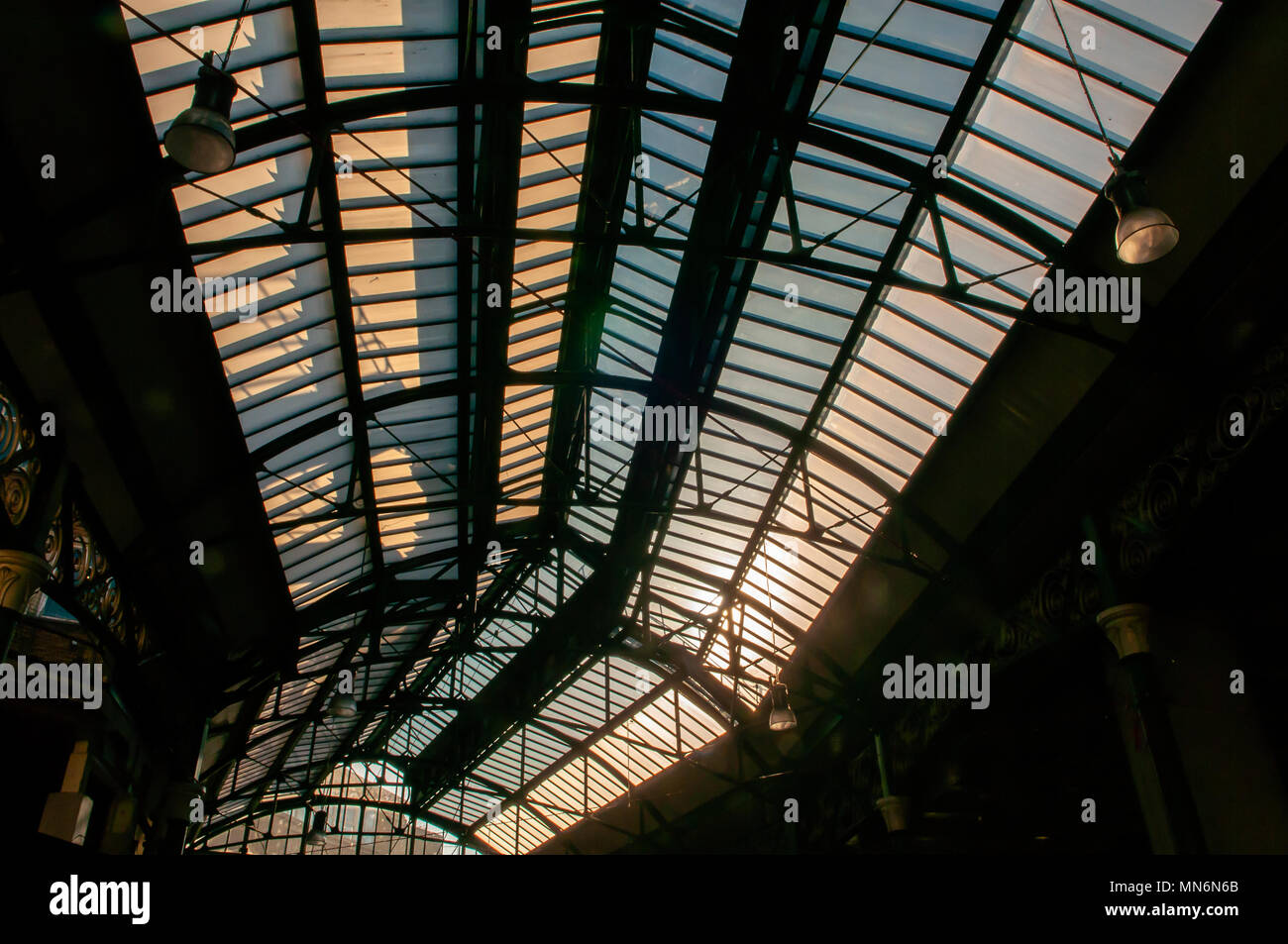 Glasdach des Borough Markt, Southwark, London Stockfoto