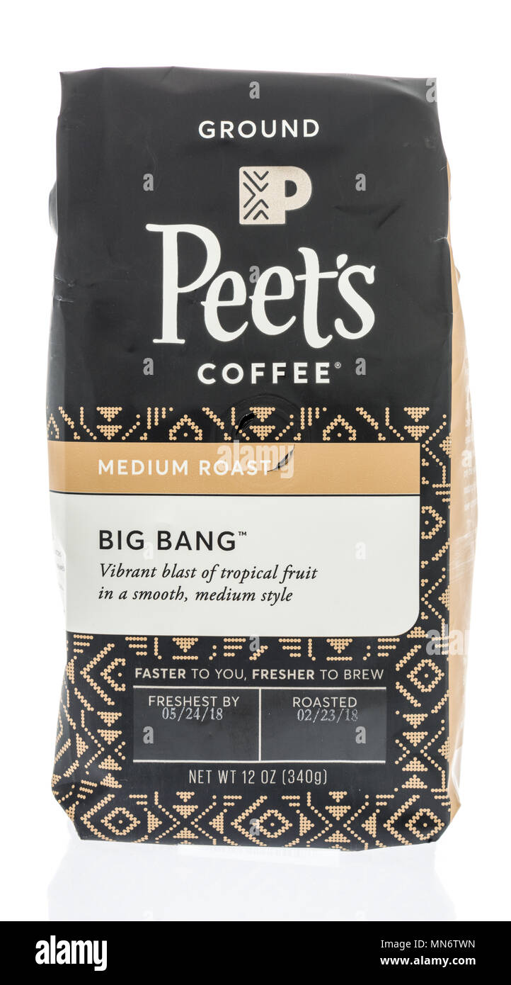 Winneconne, WI - 20 April 2018: eine Tasche von Big Bang "Peet's"-Kaffee auf einer isolierten Hintergrund. Stockfoto